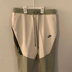 Nike tech fleece sweatpants NWOT size large